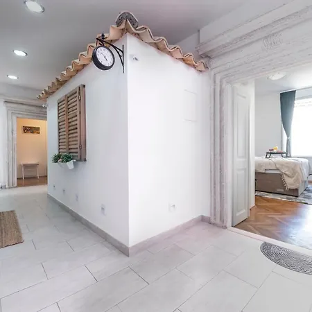 Guest house Eden Old Town 3*