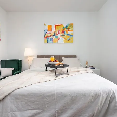 Eden Old Town Guest house 3*