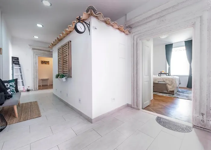 Pensionat Eden Old Town 3*