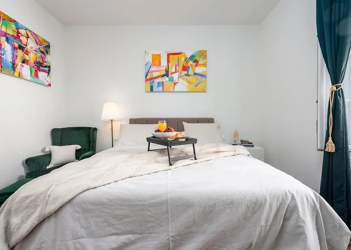 Eden Old Town Pensionat 3*