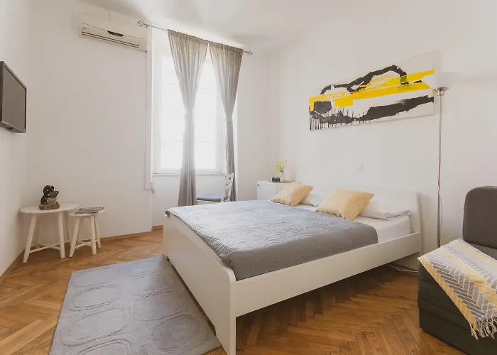 Eden Old Town Pensionat 3*